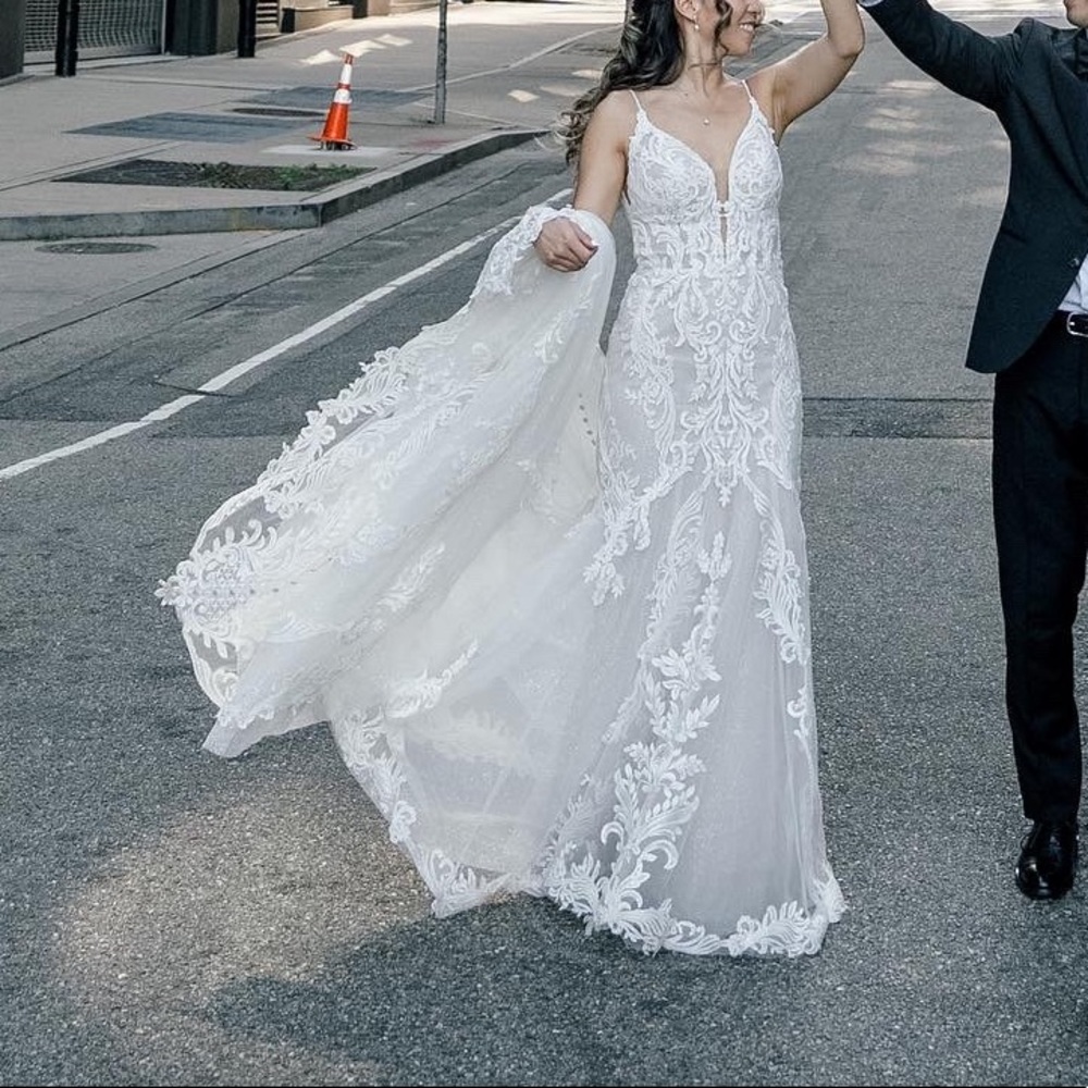 Essence of Australia D3249 wedding dress, size 8-10 alterations, hemmed for 5’4